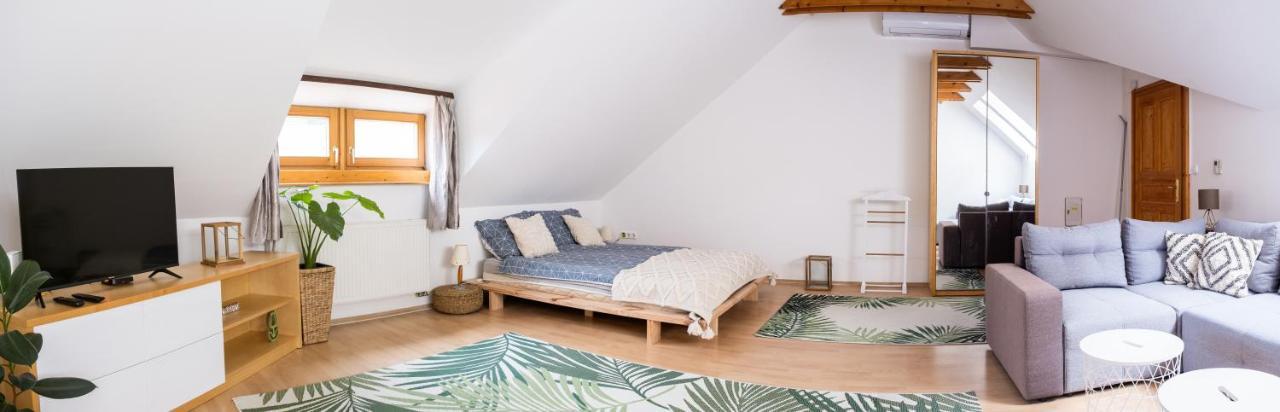 Sziklai Apartman Veszprém Esterno foto