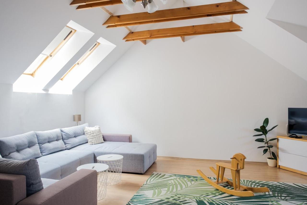 Sziklai Apartman Veszprém Esterno foto